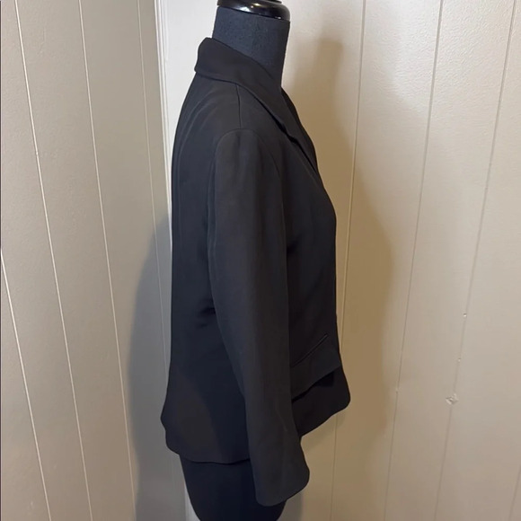 Lafayette 148 New York 6 Black Blazer with Notched Lapel and Textured Fabric - Picture 3 of 5